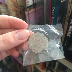 2004 C O C A Cola pin